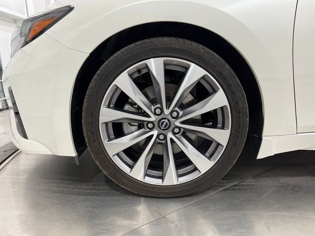 2023 Nissan Maxima Platinum