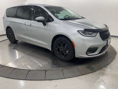 2023 Chrysler Pacifica Hybrid Touring L