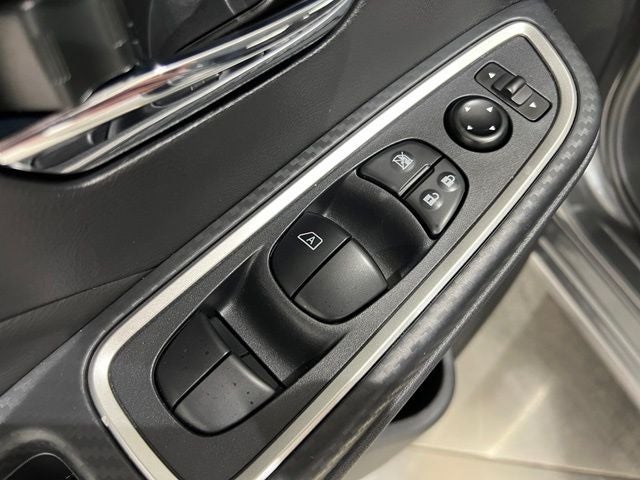 2024 Nissan Versa 1.6 SR