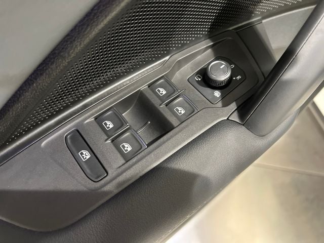 2025 Volkswagen Tiguan 2.0T SEL R-Line