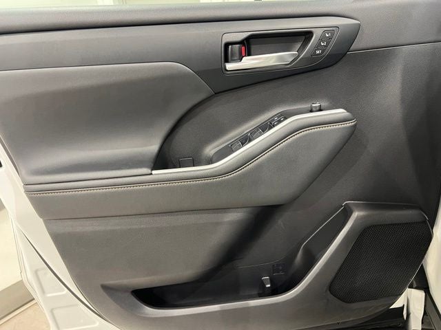2022 Toyota Highlander Hybrid Bronze Edition