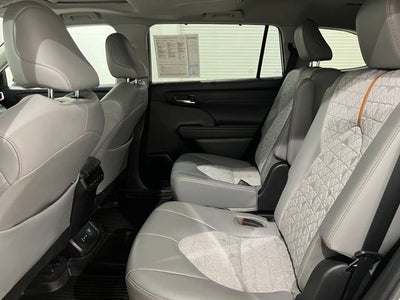 2022 Toyota Highlander Hybrid Bronze Edition