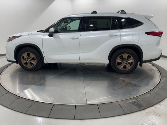 2022 Toyota Highlander Hybrid Bronze Edition