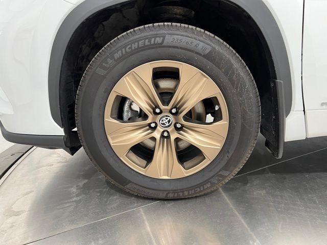 2022 Toyota Highlander Hybrid Bronze Edition