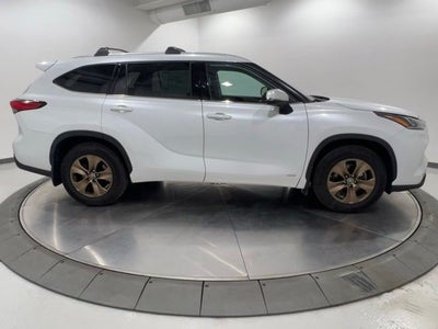 2022 Toyota Highlander Hybrid Bronze Edition