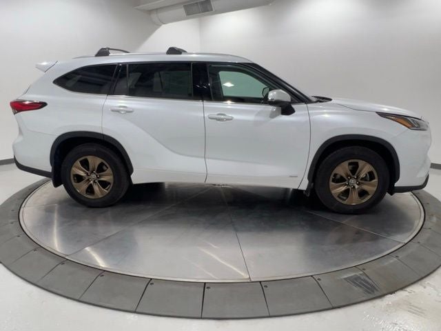2022 Toyota Highlander Hybrid Bronze Edition