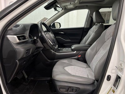 2022 Toyota Highlander Hybrid Bronze Edition