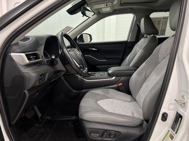 2022 Toyota Highlander Hybrid Bronze Edition