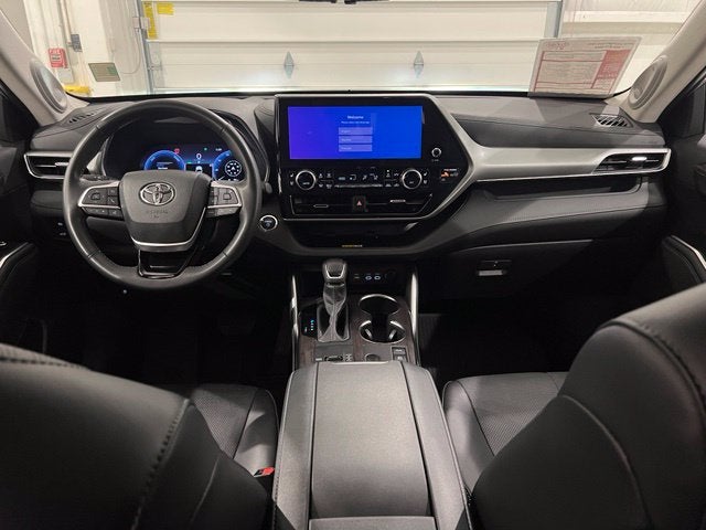 2023 Toyota Highlander Hybrid Platinum