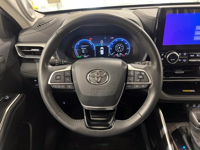 2023 Toyota Highlander Hybrid Platinum