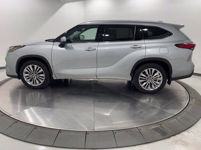 2023 Toyota Highlander Hybrid Platinum