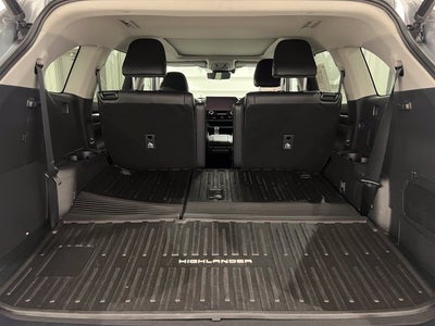 2023 Toyota Highlander Hybrid Platinum