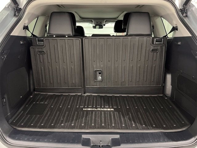 2023 Toyota Highlander Hybrid Platinum