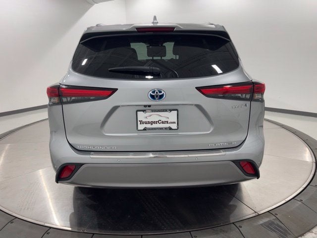 2023 Toyota Highlander Hybrid Platinum