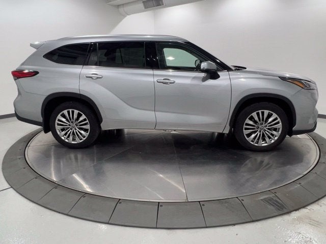 2023 Toyota Highlander Hybrid Platinum