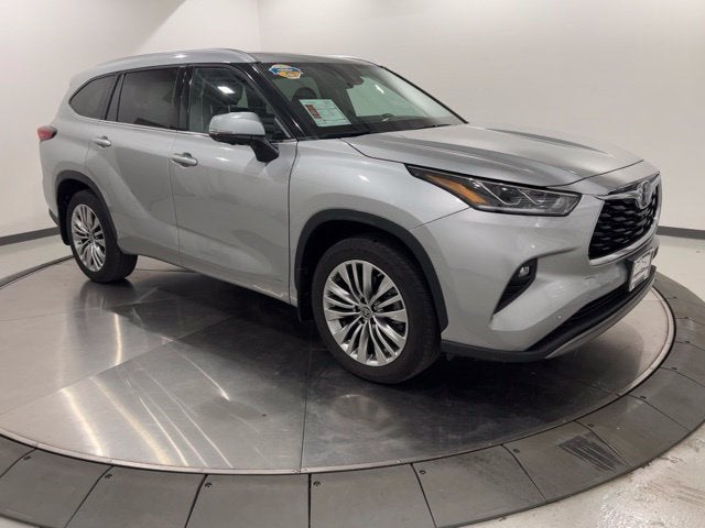 2023 Toyota Highlander Hybrid Platinum
