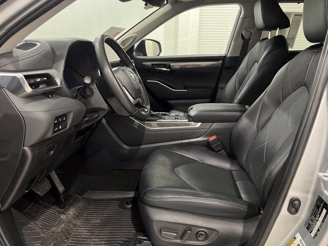 2023 Toyota Highlander Hybrid Platinum