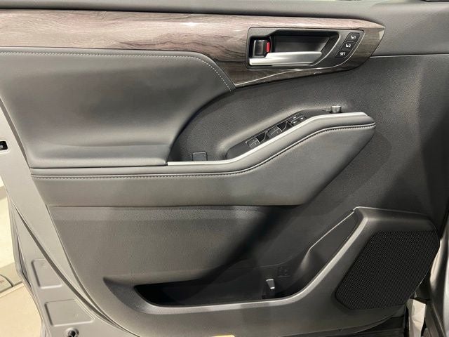 2025 Toyota Highlander Limited