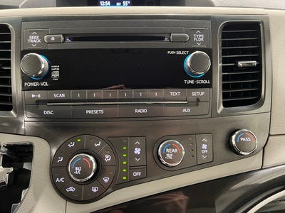2012 Toyota Sienna LE 8 Passenger