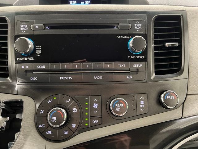 2012 Toyota Sienna LE 8 Passenger