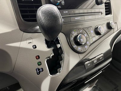 2012 Toyota Sienna LE 8 Passenger