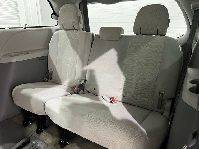 2012 Toyota Sienna LE 8 Passenger