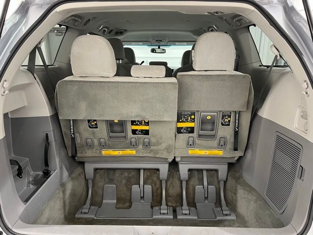 2012 Toyota Sienna LE 8 Passenger