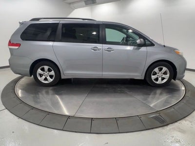 2012 Toyota Sienna LE 8 Passenger