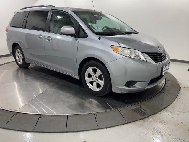 2012 Toyota Sienna LE 8 Passenger