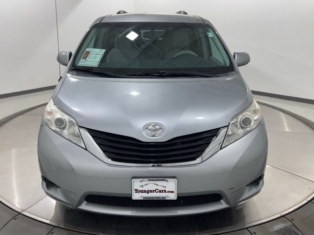 2012 Toyota Sienna LE 8 Passenger
