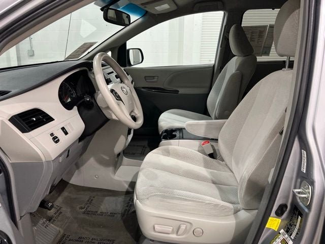 2012 Toyota Sienna LE 8 Passenger