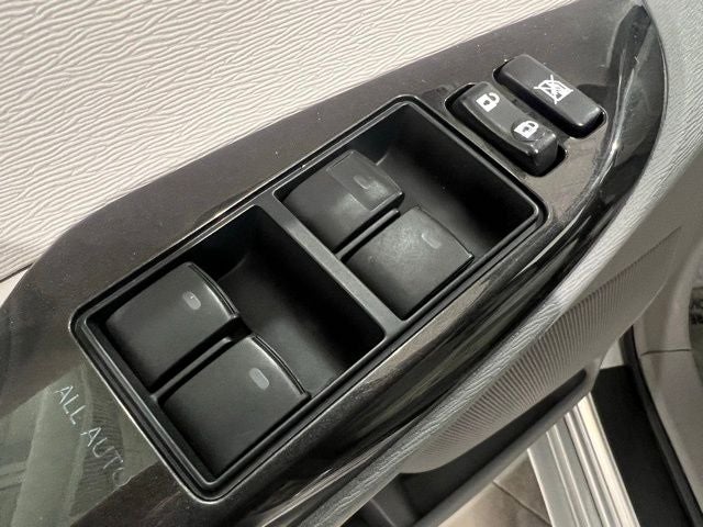 2012 Toyota Sienna LE 8 Passenger