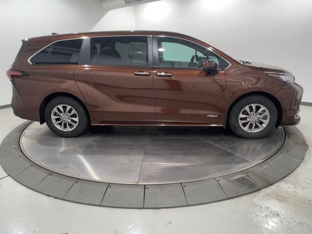 2021 Toyota Sienna XLE 7 Passenger
