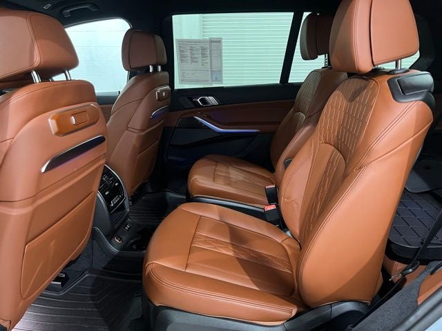 2025 BMW X7 M60i