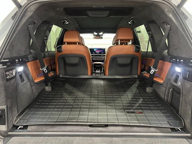 2025 BMW X7 M60i
