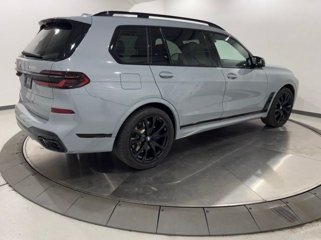 2025 BMW X7 M60i