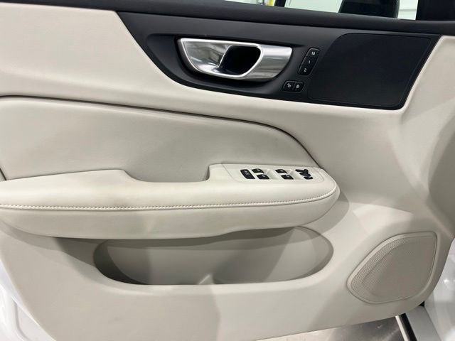 2024 Volvo S60 B5 Plus Dark Theme