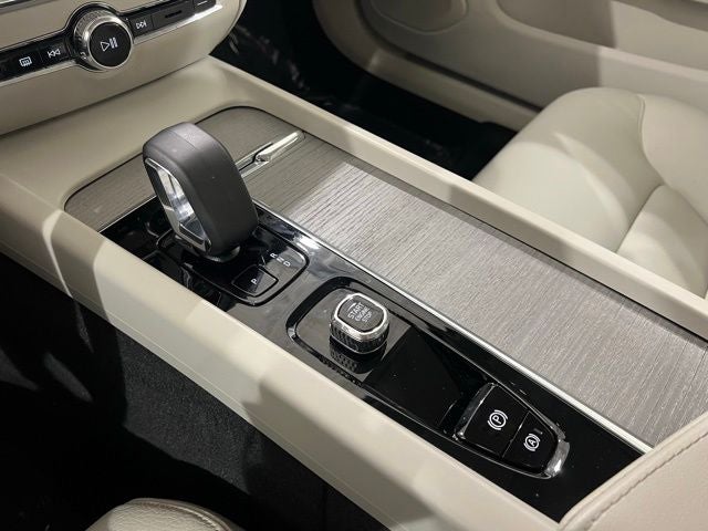 2024 Volvo S60 B5 Plus Dark Theme