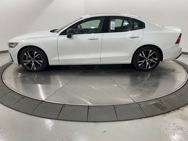 2024 Volvo S60 B5 Plus Dark Theme