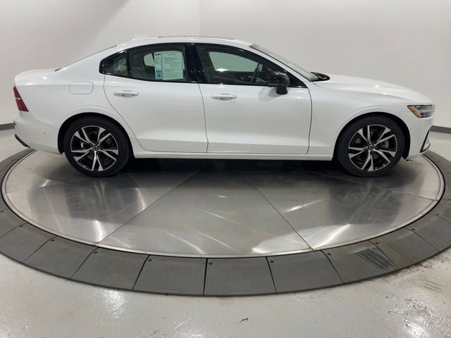 2024 Volvo S60 B5 Plus Dark Theme