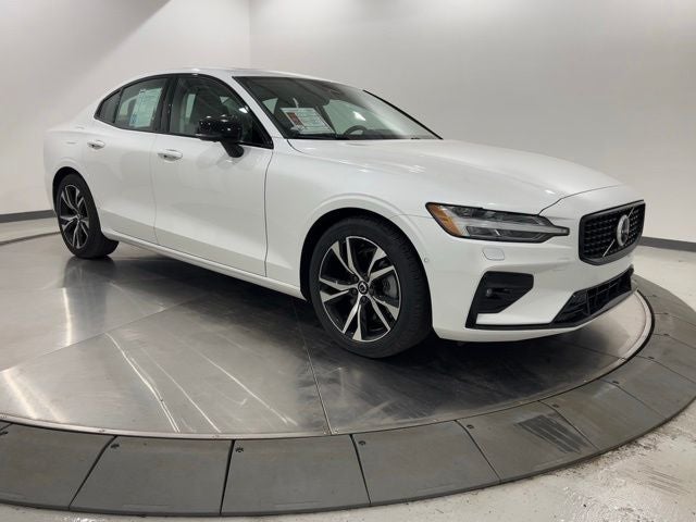 2024 Volvo S60 B5 Plus Dark Theme