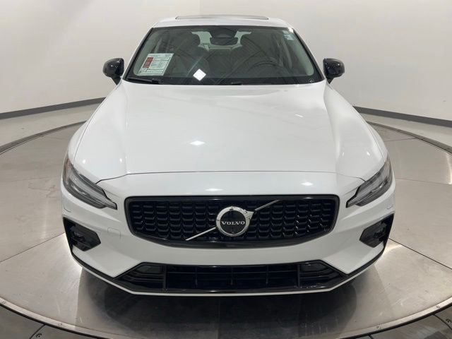 2024 Volvo S60 B5 Plus Dark Theme