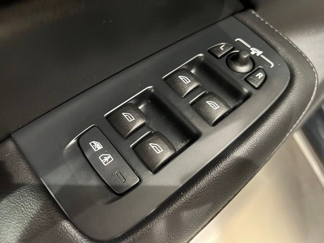 2024 Volvo S60 B5 Plus Dark Theme