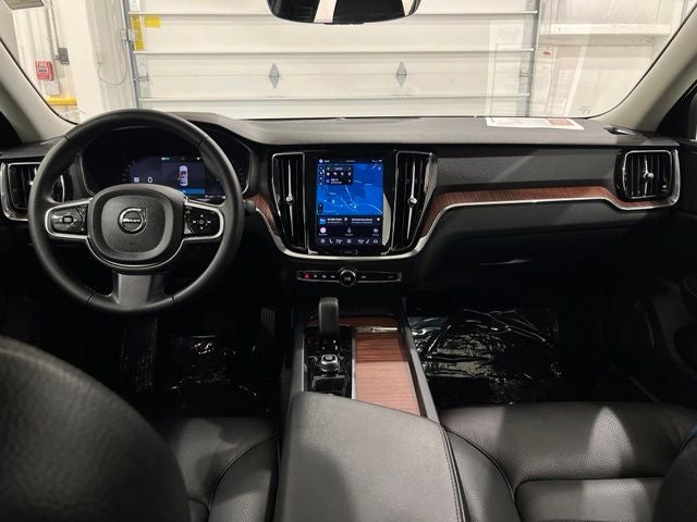2024 Volvo S60 B5 Plus Dark Theme