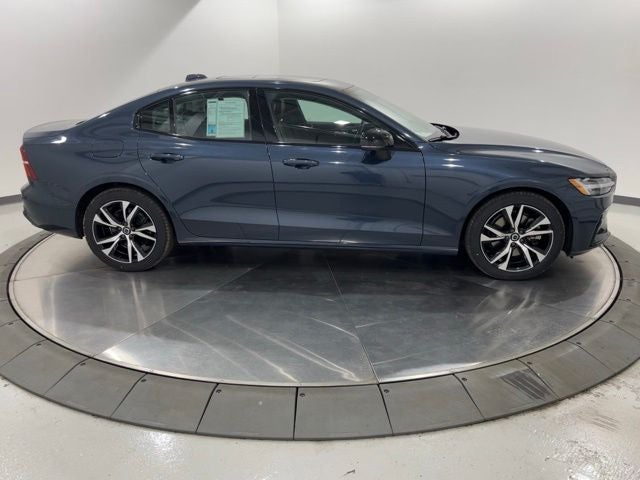 2024 Volvo S60 B5 Plus Dark Theme