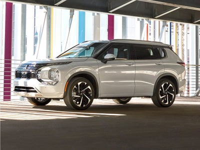 2022 Mitsubishi Outlander Base