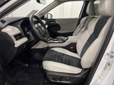 2025 Mitsubishi Outlander SE