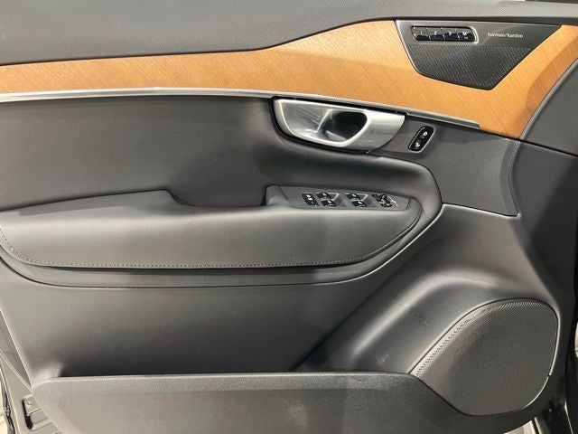2024 Volvo XC90 B6 Plus Bright Theme