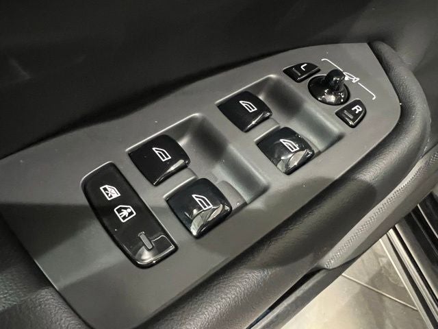 2024 Volvo XC90 B6 Plus Bright Theme
