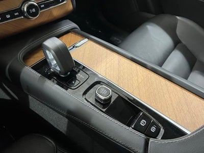 2024 Volvo XC90 B6 Plus Bright Theme